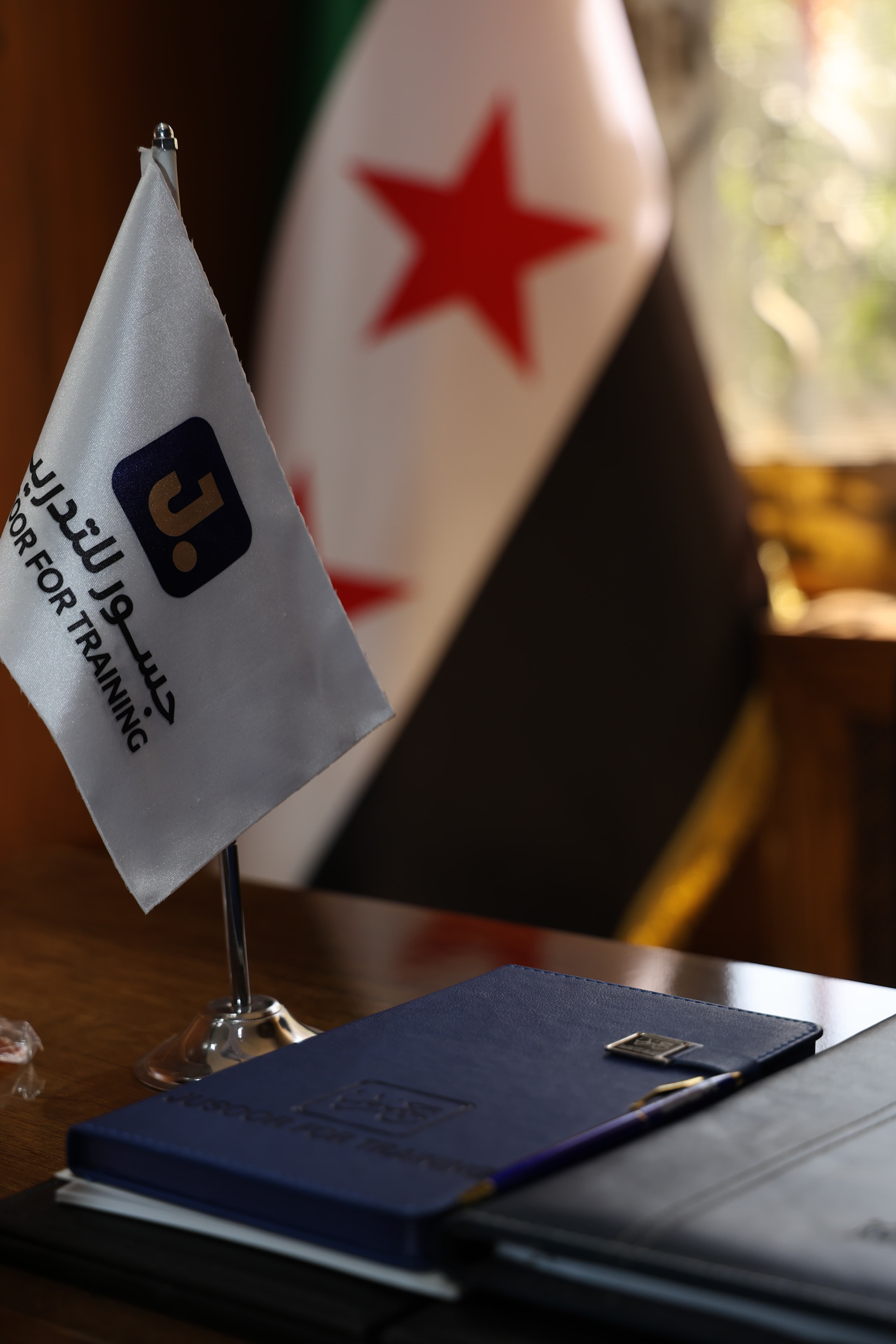 قاعة تدريبية مجهزة ضمن برامج جسور للتدريب في سوريا